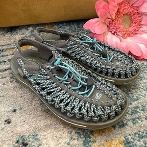 Uneek sandals 7.5